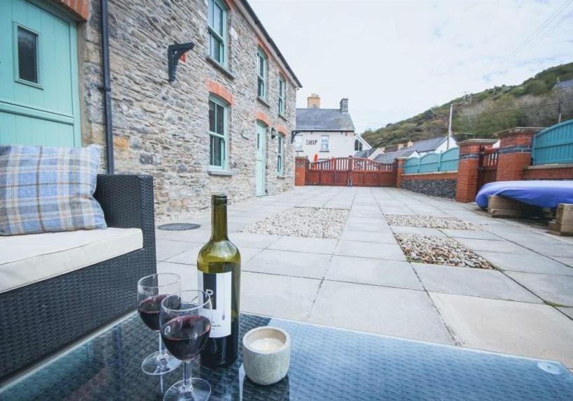 Min Y Don, Stone Cottage By The Edge Of The Sea, Llangrannog Zewnętrze zdjęcie
